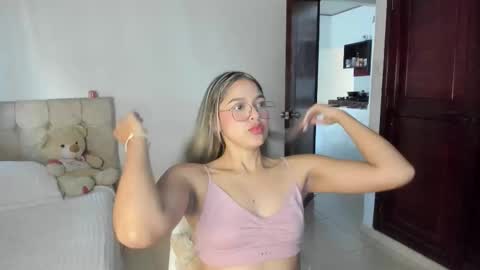 Snapshot of cami_hunter chatting on 09-30-25, 09:20 online show from 09-30-25, 09:20