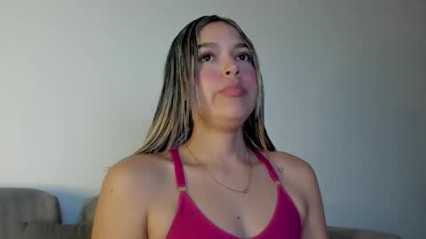 Snapshot of cami_hunter chatting on 10-11-25, 12:21 online show from 10-11-25, 12:21