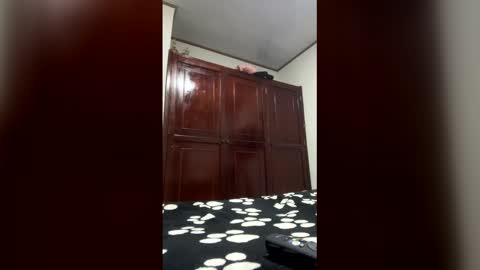 Snapshot of cami_hunter chatting on 01-11-26, 06:29 online show from 01-11-26, 06:29