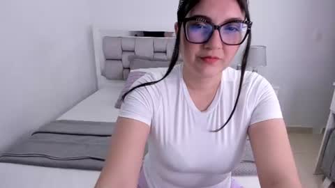 Snapshot of camila_buitrago chatting on 06-30-26, 01:28 Camila buitrago online show from 06-30-26, 01:28