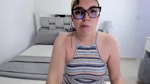 Snapshot of camila_buitrago chatting on 07-19-26, 12:47 Camila buitrago online show from 07-19-26, 12:47