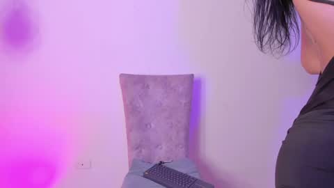 Snapshot of camila_coxx chatting on 05-30-26, 11:24 s online show from 05-30-26, 11:24