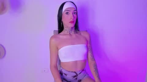 Snapshot of camila_coxx chatting on 06-07-26, 04:27 s online show from 06-07-26, 04:27