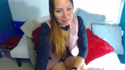 Snapshot of camila_delarosa chatting on 01-20-25, 12:28 camila online show from 01-20-25, 12:28