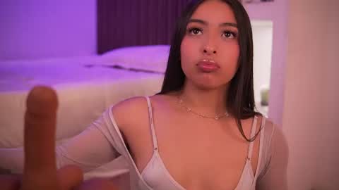 Snapshot of camila_dupont chatting on 07-17-26, 02:40 Camila online show from 07-17-26, 02:40