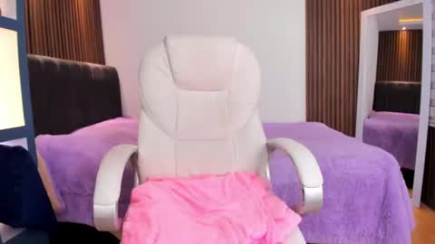 camila_martinez9 online show from 02-12-25, 11:29