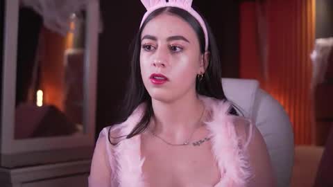 camila_martinez9 online show from 10-31-25, 11:44