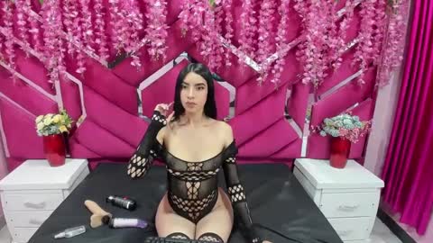 camila_reyess_ online show from 01-28-25, 03:36
