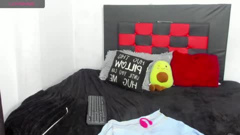 Snapshot of camila_valenciia_ chatting on 06-21-26, 12:35 Camila online show from 06-21-26, 12:35