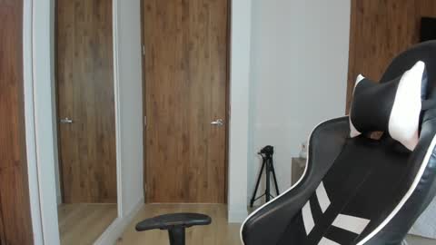 Snapshot of camilagomezz chatting on 01-18-26, 09:18 Camila online show from 01-18-26, 09:18