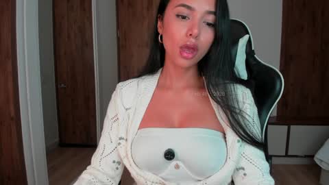 Snapshot of camilagomezz chatting on 02-04-26, 08:14 Camila online show from 02-04-26, 08:14