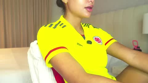 Snapshot of camilagomezz chatting on 06-16-26, 11:07 Camila online show from 06-16-26, 11:07