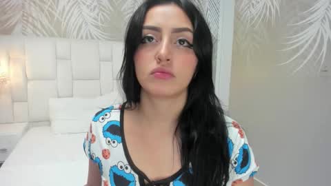 Snapshot of camilahunter__ chatting on 02-12-26, 02:28 Camila online show from 02-12-26, 02:28