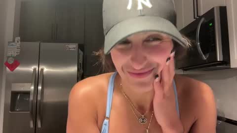 Snapshot of camiliakxoxo chatting on 03-06-25, 12:32 camiliakxoxo online show from 03-06-25, 12:32