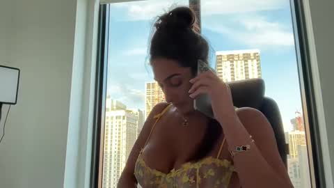 Snapshot of camiliakxoxo chatting on 09-25-25, 10:57 camiliakxoxo online show from 09-25-25, 10:57