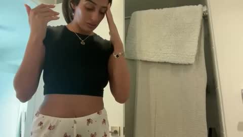 camiliakxoxo online show from 11-08-25, 01:22