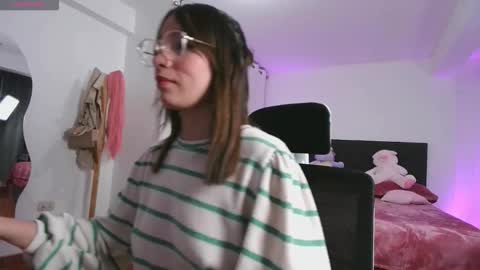 Snapshot of camill_belrose chatting on 10-16-25, 09:49 Camill Belrose online show from 10-16-25, 09:49
