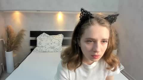Snapshot of camilla_kelly chatting on 10-17-25, 01:09 Camilla online show from 10-17-25, 01:09