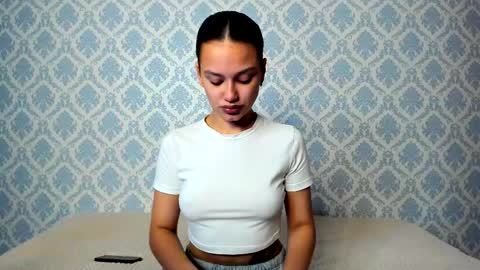 camilla_williamsss online show from 10-11-25, 12:47