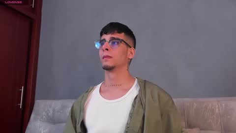 Snapshot of camilo_ospina_ chatting on 01-14-25, 10:17 INDEPENDENT MODEL online show from 01-14-25, 10:17