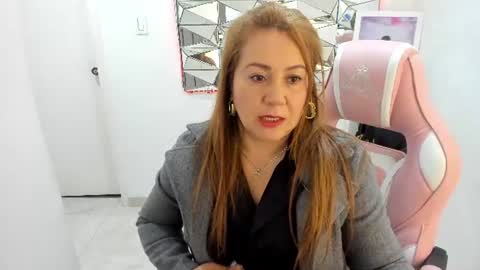 Snapshot of camixxx_m chatting on 06-13-26, 10:57 camixxx_m online show from 06-13-26, 10:57