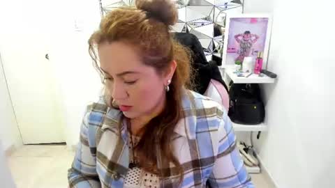 Snapshot of camixxx_m chatting on 06-19-26, 12:09 camixxx_m online show from 06-19-26, 12:09