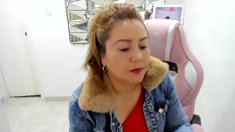 Snapshot of camixxx_m chatting on 06-25-26, 11:48 camixxx_m online show from 06-25-26, 11:48