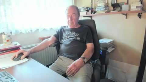 Snapshot of cammee chatting on 07-19-26, 01:26 Cammee online show from 07-19-26, 01:26