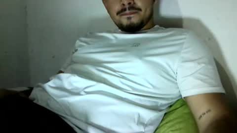 Snapshot of camrichard chatting on 05-27-26, 04:53 Richard online show from 05-27-26, 04:53