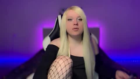 Miley online show from 12-14-25, 09:52