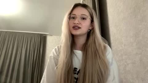 candelariahile online show from 02-03-26, 04:12