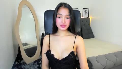 Snapshot of candiceferragamo chatting on 09-21-25, 02:08 candiceferragamo online show from 09-21-25, 02:08