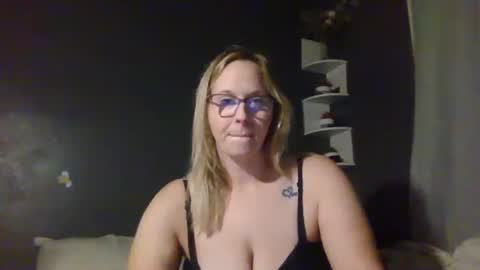 Candykisses online show from 10-28-25, 02:59