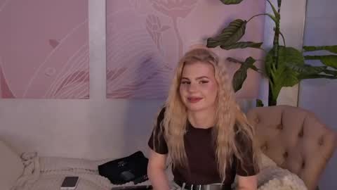 Candies online show from 04-16-26, 07:09