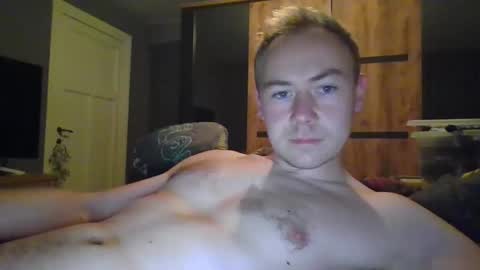 Snapshot of candy_boy_xoxo chatting on 10-21-25, 04:08 candy_boy_xoxo online show from 10-21-25, 04:08