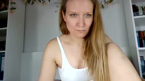 Snapshot of candy_cougar82 chatting on 07-10-26, 08:07 Candy Cougar online show from 07-10-26, 08:07