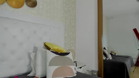 Snapshot of candy_eyes_ chatting on 06-05-26, 06:52 candy eyes online show from 06-05-26, 06:52