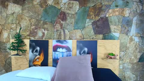 Jolie online show from 12-22-25, 08:39