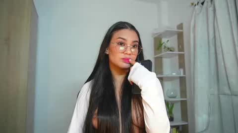 Snapshot of candy_hes chatting on 06-19-26, 08:23 Nickol online show from 06-19-26, 08:23