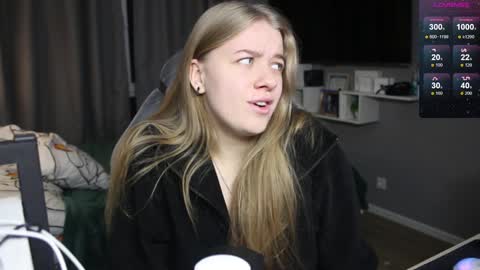 Snapshot of candy_meggie chatting on 12-05-24, 01:49 Megan online show from 12-05-24, 01:49