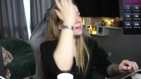 Snapshot of candy_meggie chatting on 12-20-24, 11:10 Megan online show from 12-20-24, 11:10