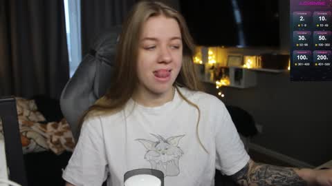 Snapshot of candy_meggie chatting on 01-02-25, 11:20 Megan online show from 01-02-25, 11:20