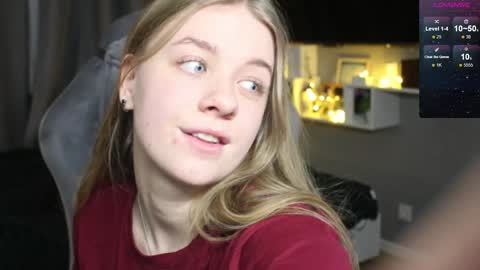 Snapshot of candy_meggie chatting on 01-05-25, 05:09 Megan online show from 01-05-25, 05:09