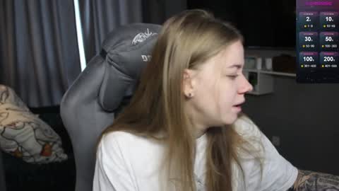 Snapshot of candy_meggie chatting on 01-15-25, 10:38 Megan online show from 01-15-25, 10:38