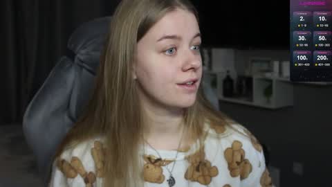 Snapshot of candy_meggie chatting on 01-19-25, 02:17 Megan online show from 01-19-25, 02:17