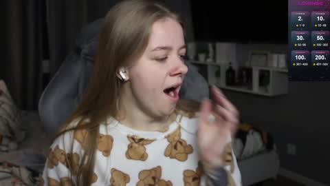 Snapshot of candy_meggie chatting on 01-21-25, 02:26 Megan online show from 01-21-25, 02:26