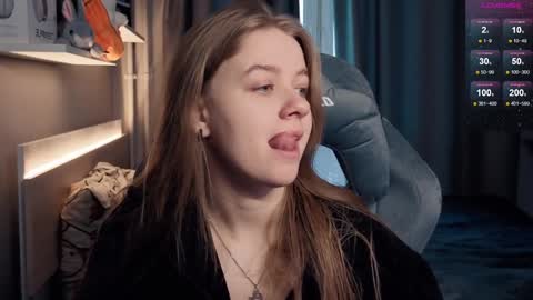 Snapshot of candy_meggie chatting on 01-27-25, 11:32 Megan online show from 01-27-25, 11:32