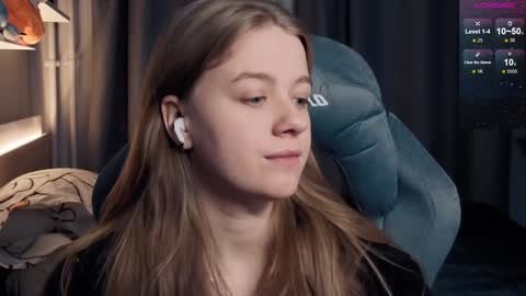 Snapshot of candy_meggie chatting on 01-27-25, 02:35 Megan online show from 01-27-25, 02:35