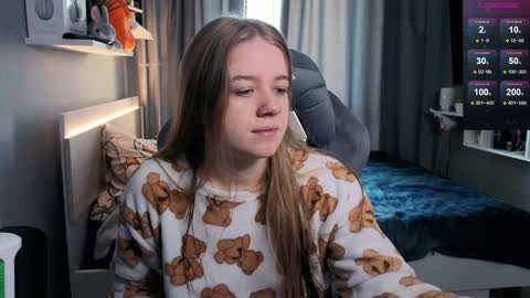 Snapshot of candy_meggie chatting on 02-07-25, 09:37 Megan online show from 02-07-25, 09:37