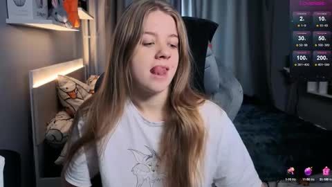 Snapshot of candy_meggie chatting on 02-11-25, 09:09 Megan online show from 02-11-25, 09:09